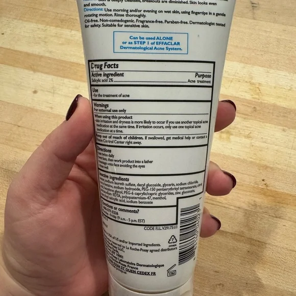 La Roche-Posay Effaclar Medicated Gel Cleanser - White - Picture 3 of 8